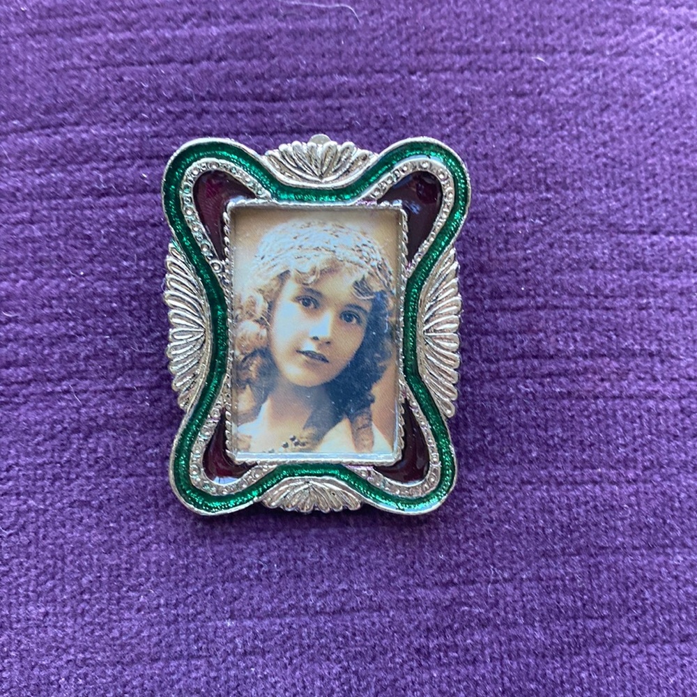 Picture Brooch